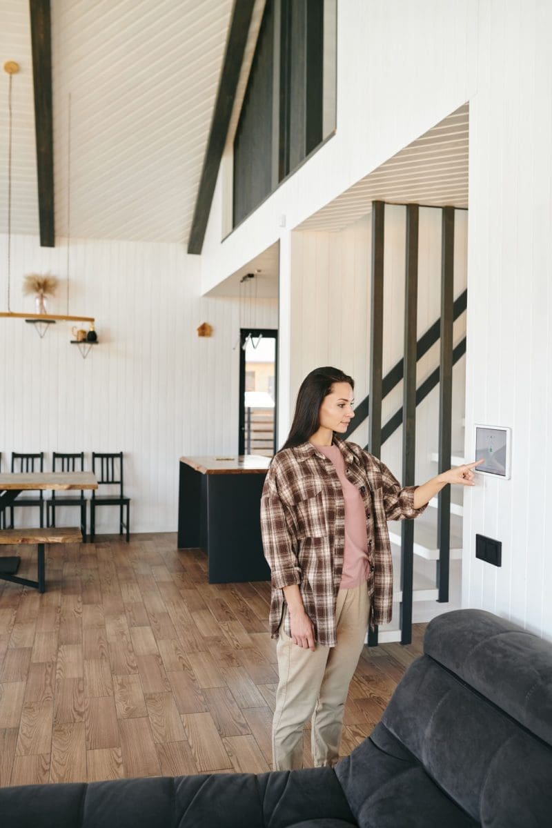 Équipements connectés intégrés dans une habitation pour piloter plus facilement le confort et la sécurité.